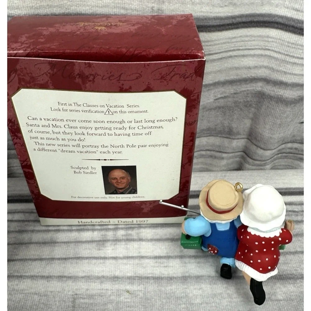 HALLMARK KEEPSAKE ORNAMENTS  THE CLAUSES ON VACATION 1997 ‎ GIFT EXCHANGE 1992